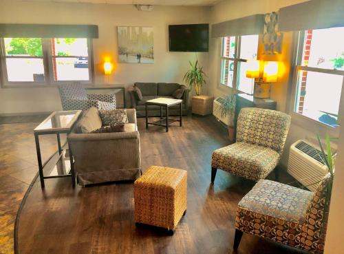 Lobby, Bicentennial Inn in Buckhannon (WV)