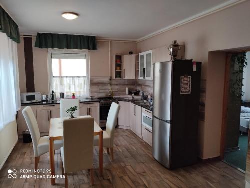 ห้องครัว, Fox Apartmanok in เฮวิส