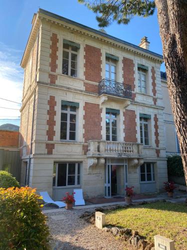 Maison de maître arrière-pays MONTPELLIER gîte à louer Lodève