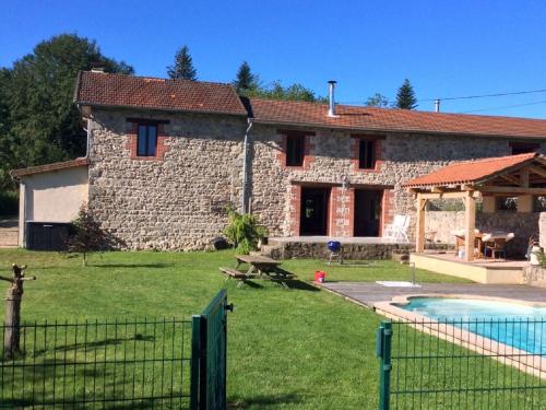 Luxe Holiday Home in Lavoine with pool gîte à louer Chassonnerix