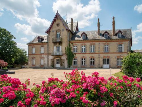 Attractive Holiday Home in Clessé with Swimming Pool cottage Chambroutet
