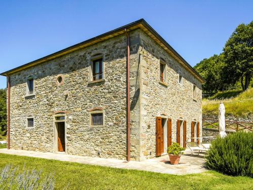  Apartment in a holiday home in Anghiari with a view of the hills, Pension in Galbino bei Pieve Santo Stefano