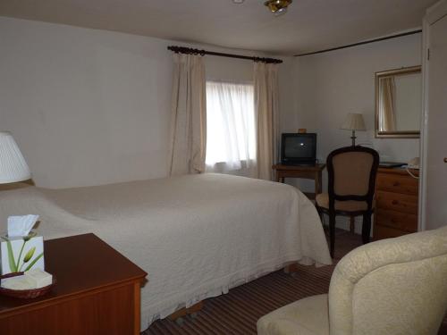 The Falcon Hotel - image 6