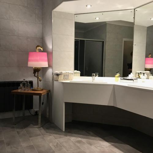 The Park Hotel - image 8
