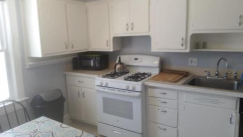 E Michigan Walk Up Furnished 1 Bedroom APT in Lansing, USA