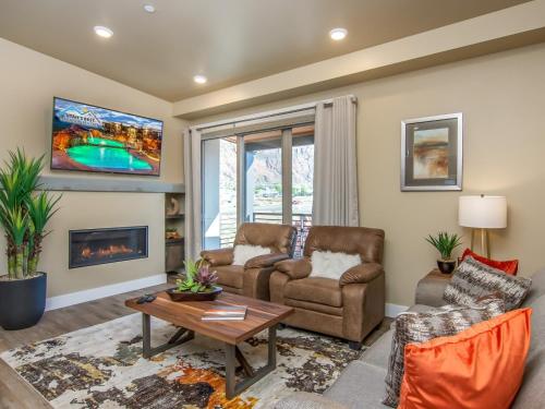 Moab Condo C10 Sage Creek Resort * Pool * Hot Tubs * Waterfalls * Clubhouse - image 8