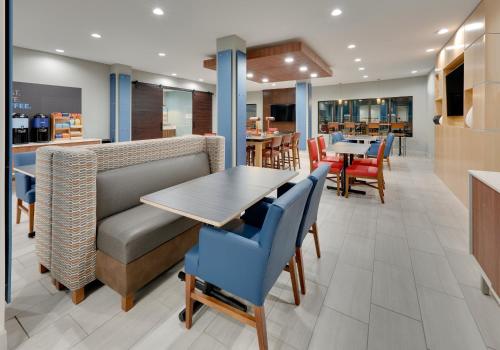 Holiday Inn Express Northwest near Sea World an IHG Hotel - image 3