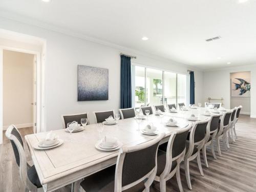 Luxurious 14BR / 14BA Home - Private Pool + Spa home - image 4