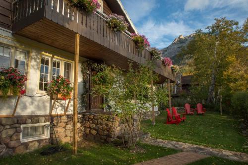 Accommodation in Waterton Park