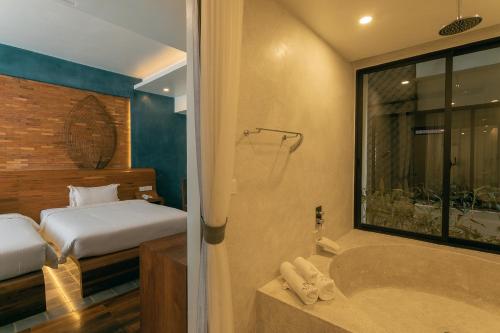 room detail thumbnail 2