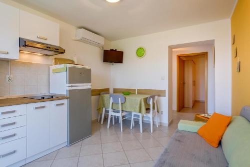 One-Bedroom Apartment with Terrace and Sea View image 2