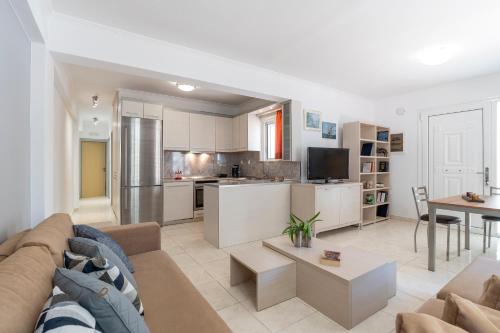 Haven Home- An Oasis in the Heart of Rhodes, next to Old Town, near beaches