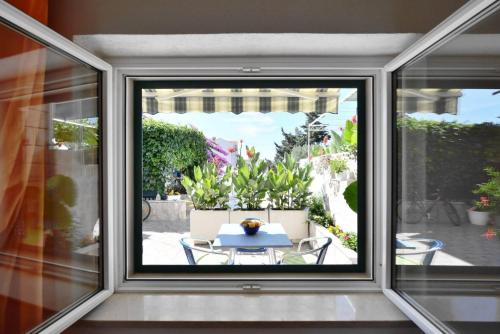 Apartment with Garden View