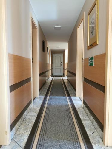 Hotel Atlantis - image 7