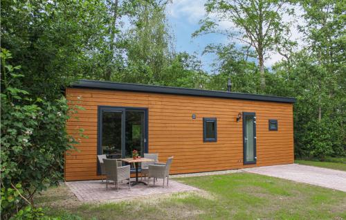  Chalet 11, Pension in Oosterwolde