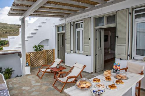  Xατζηράδος in Khatzirádhos