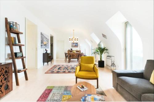 Luxury Apartment by MyPlaceForYou, very quiet, close to Time Out Market Lisbon, Лиссабон