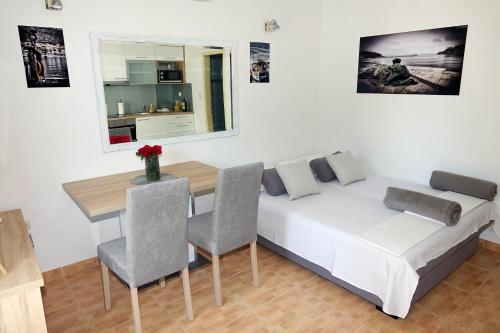 One-Bedroom Apartment image 10