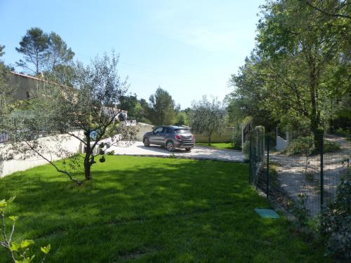 Cabane dans les arbres "La Kaz aux Cigales"