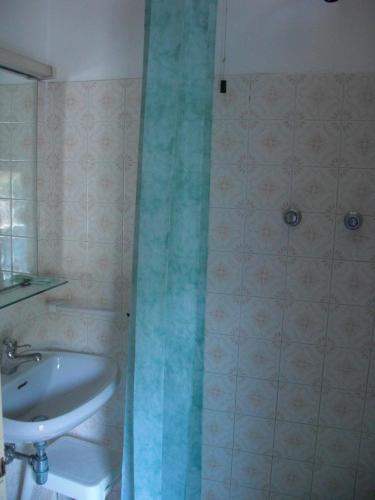 Economy Double or Twin Room image 4