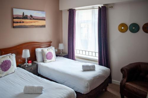 Thirteen On The Green - Eyre Square