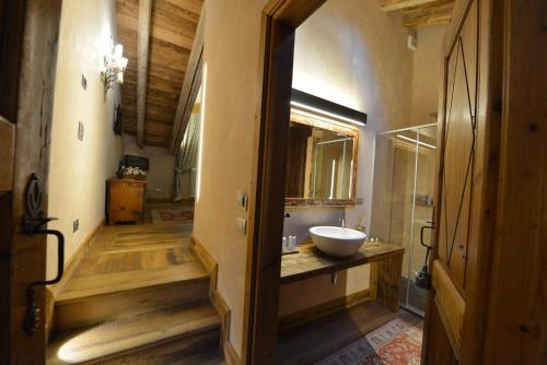Superior Deluxe Double or Twin Room  image 3