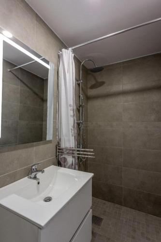 Μπάνιο, Hotel Alizea in Αβινιόν