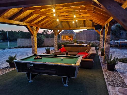  Holiday Home Marko with football field in Drniš
