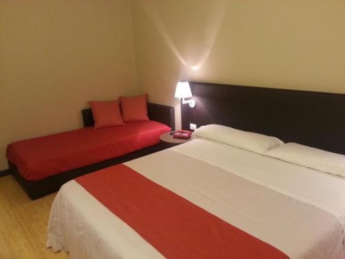 2 twin beds