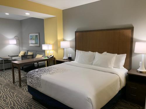 La Quinta Inn & Suites by Wyndham Tifton - image 6