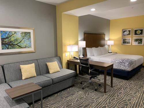 La Quinta Inn & Suites by Wyndham Tifton - image 7
