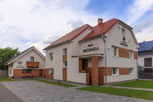 Villa Michaela - Accommodation - Bešeňová