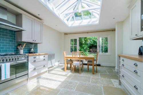 GuestReady - Marvelous 3BR House in Kennington with Garden gîte à louer Kennington