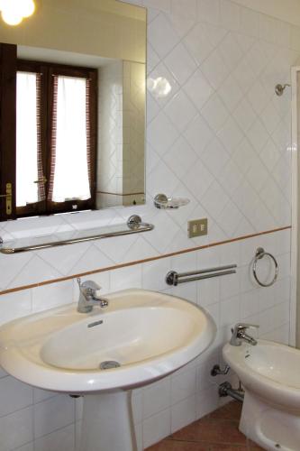 Bathroom, Holiday Home Boriano-4 by Interhome in Lubriano
