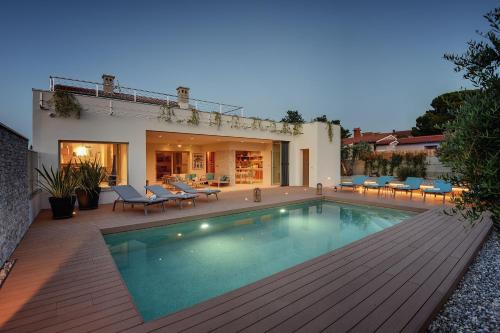 Five-Bedroom Holiday Home
