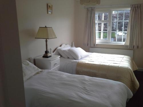 Lough Gill Lodge Rm 3 - small twin - 1 double 1 single bed