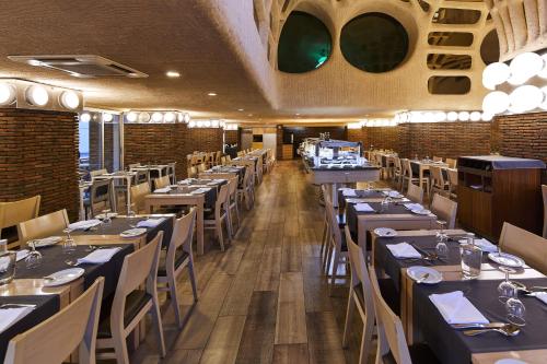 Restaurant, Alcazar Hotel & SPA in Monte Gordo