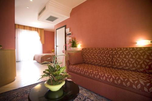 Hotel Junior - image 5