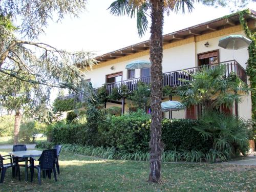  Locazione Turistica Villa Tea - LAZ500, Pension in Ronchi