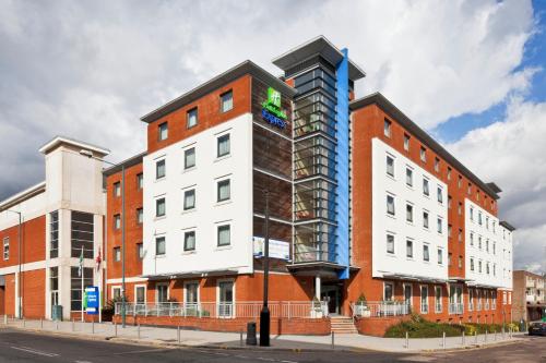 Holiday Inn Express Stevenage, an IHG Hotel