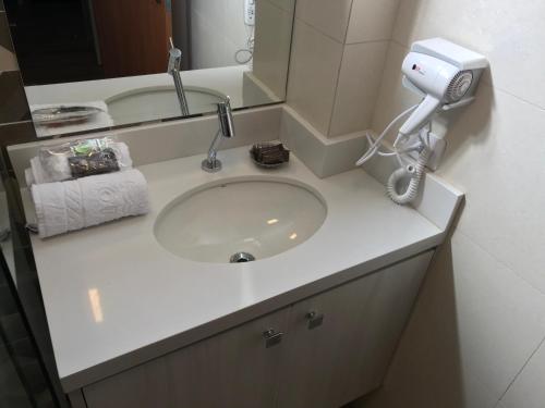 One-Bedroom Apartment image 9