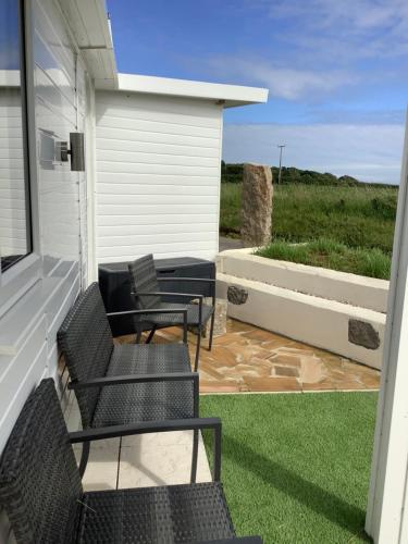 Cosy Cabin for Two with Lovely Countryside Views, Near Kingsbridge in Churchstow