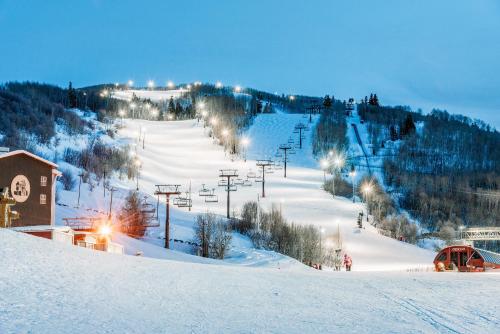 The Lodge at the Mountain Village by All Seasons Resort Lodging - Accommodation - Park City