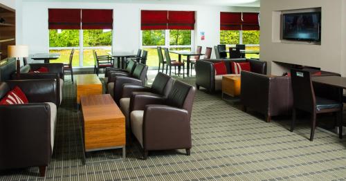 Holiday Inn Express Swindon West an IHG Hotel - image 12