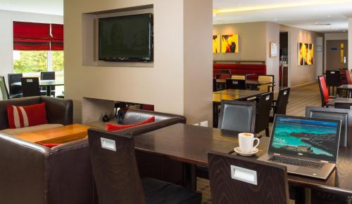 Holiday Inn Express Swindon West an IHG Hotel - image 4