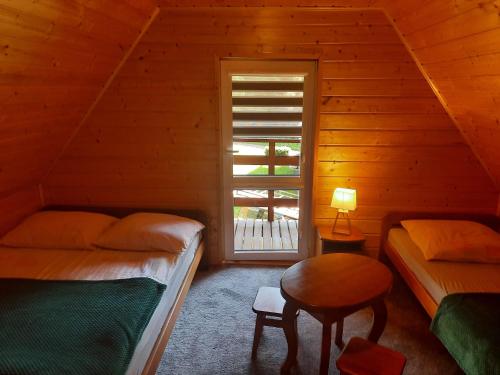 2 bedrooms, 5 beds