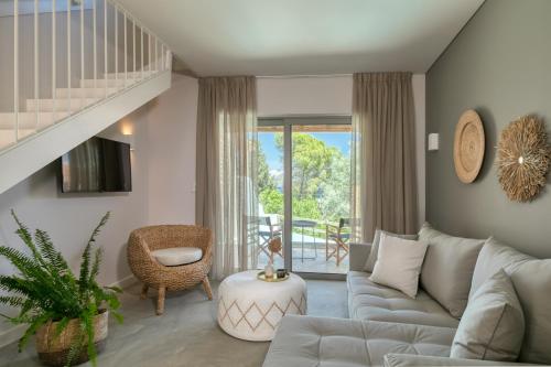 Emerald Suite with Private Pool and Side Sea View