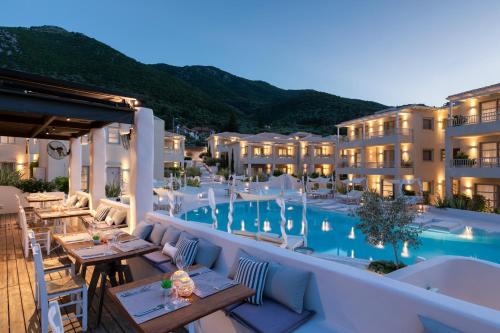 레스토랑, 크리스탈 워터스 (Crystal Waters) in 라프카다