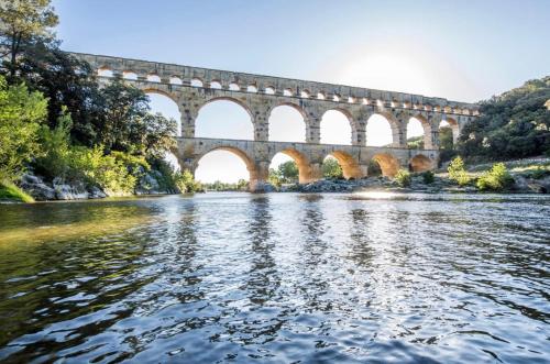 STUDIO Havre de paix au pont du gard Piscine et Jacuzzi chez Valerie Payre