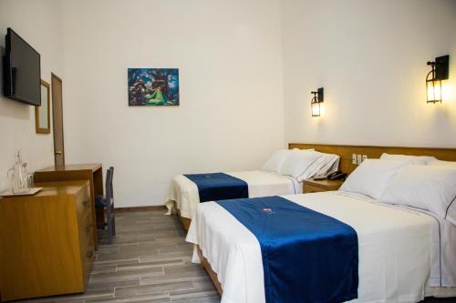 Standard Double Room with Two Double Beds image 4